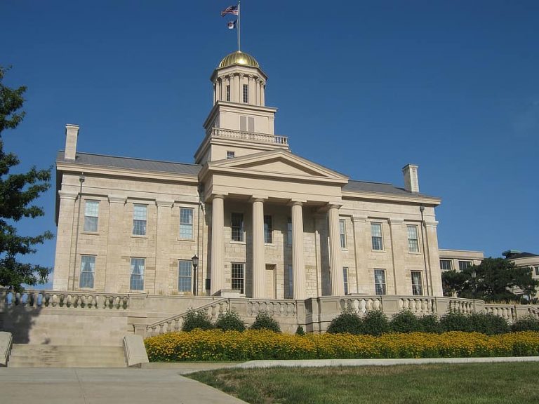 Iowa Governor Expands Cannabis Program as Cultivator Pulls Out of State