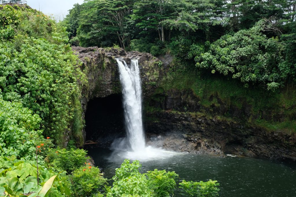 rainbow falls hawaii